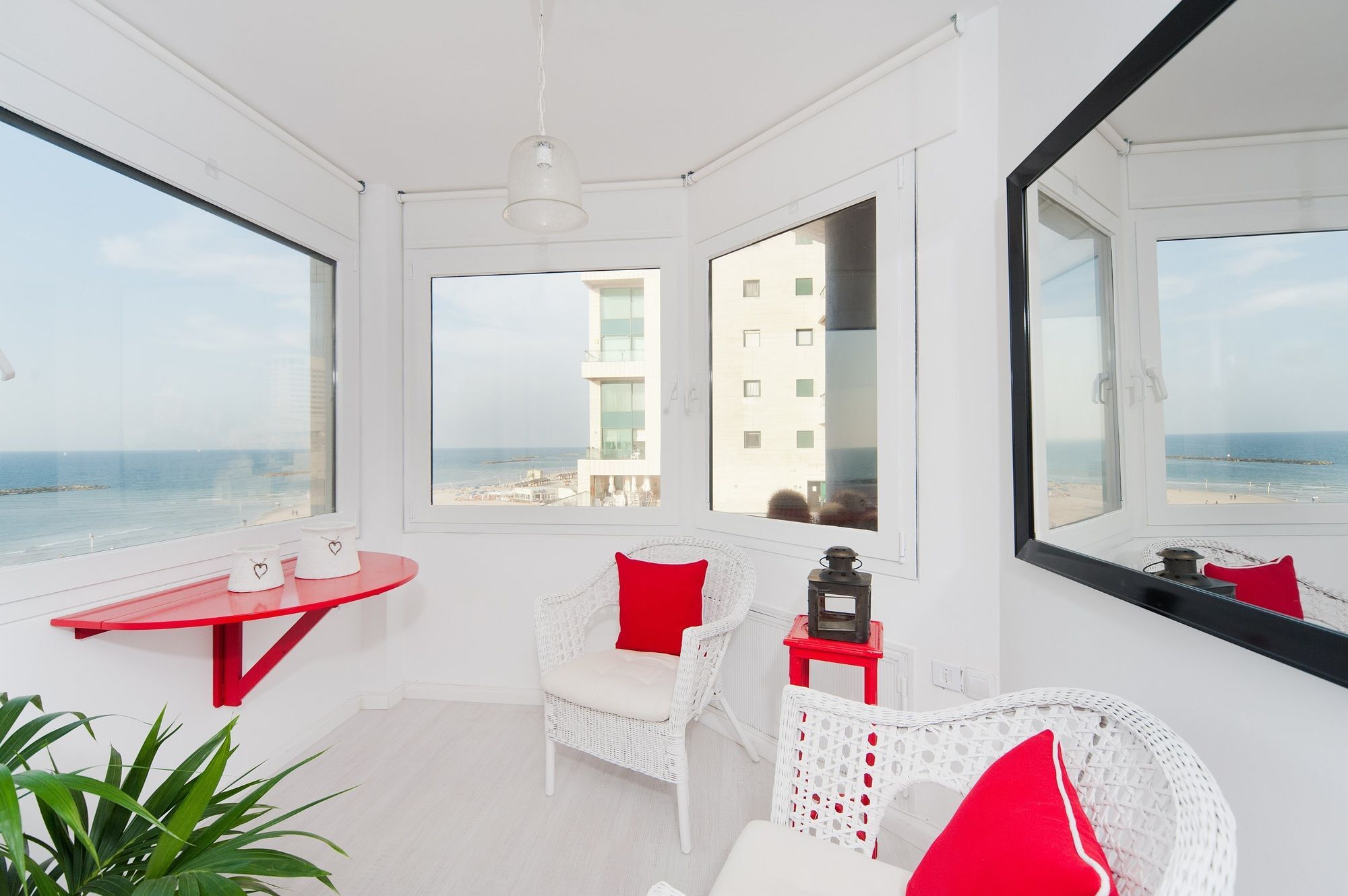 Chic 3Br Apt W Sauna & Parking On The Beach By Sea N' Rent Тель-Авів Екстер'єр фото